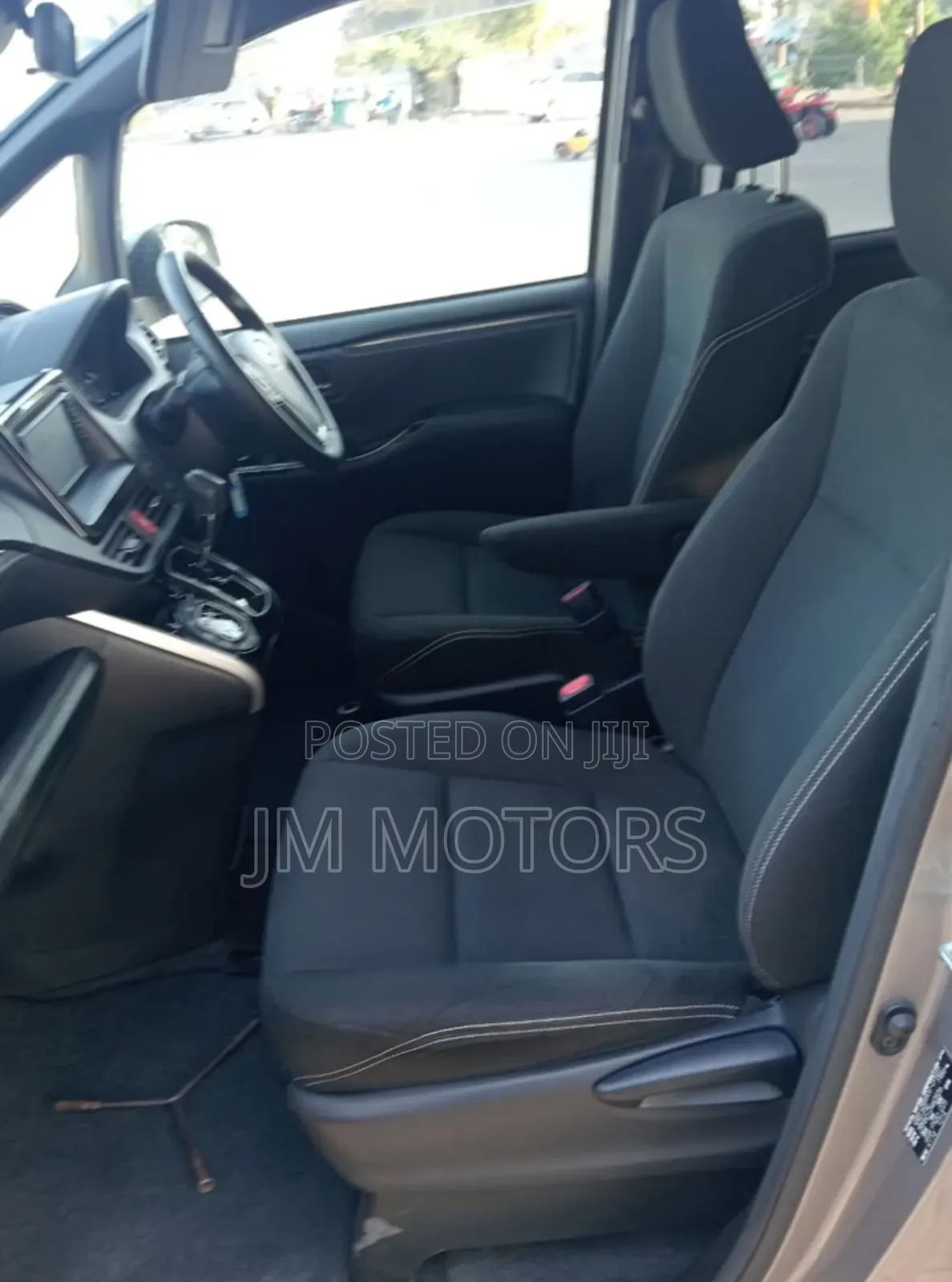 Toyota Esquire 2019 Ivory