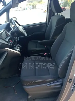 Toyota Esquire 2019 Ivory