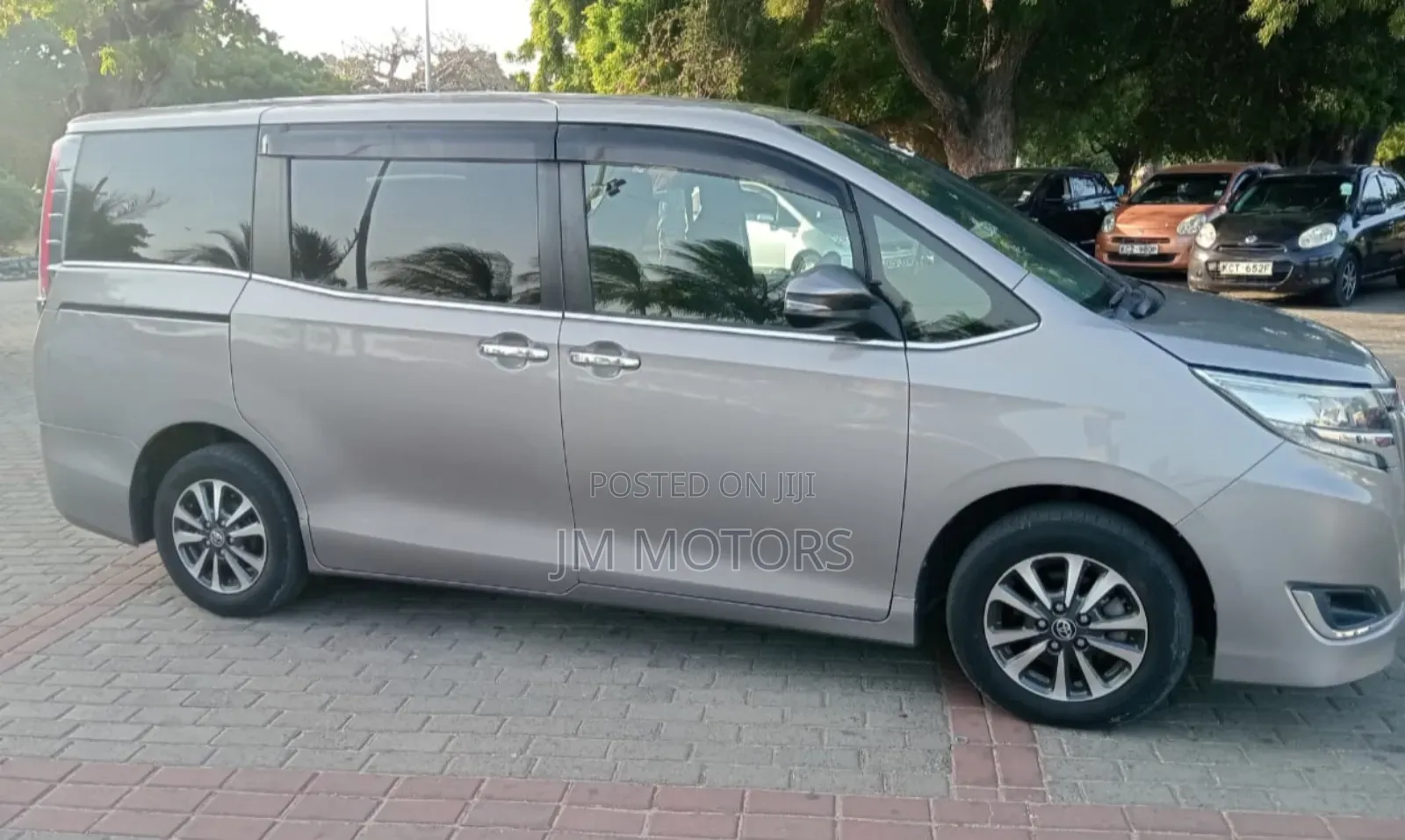 Toyota Esquire 2019 Ivory