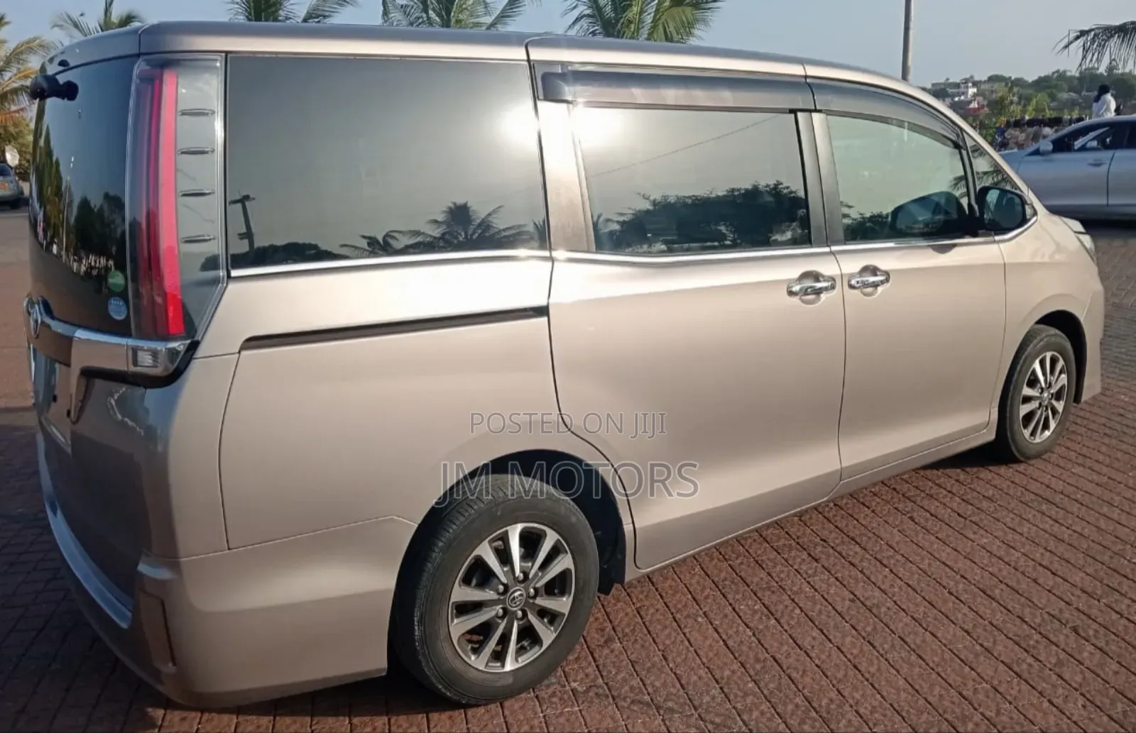 Toyota Esquire 2019 Ivory