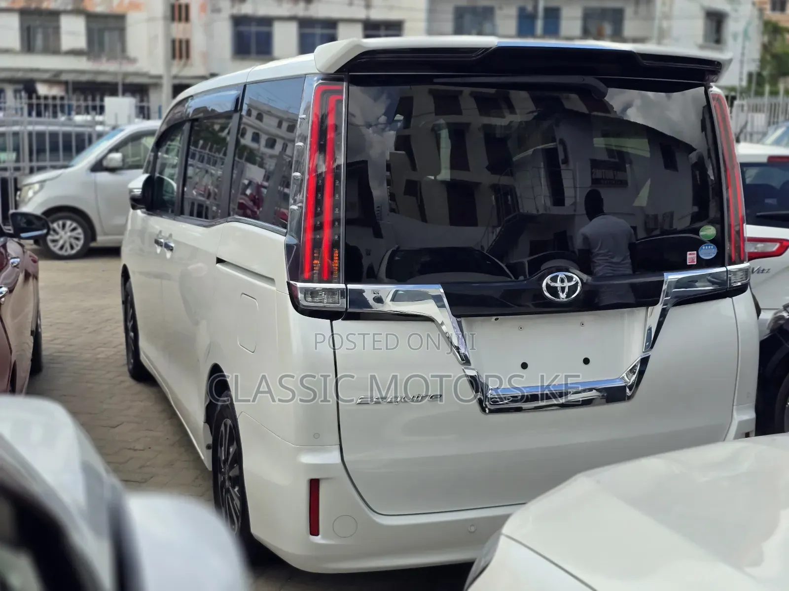Toyota Esquire 2.0 FWD (7 seater) 2019 White