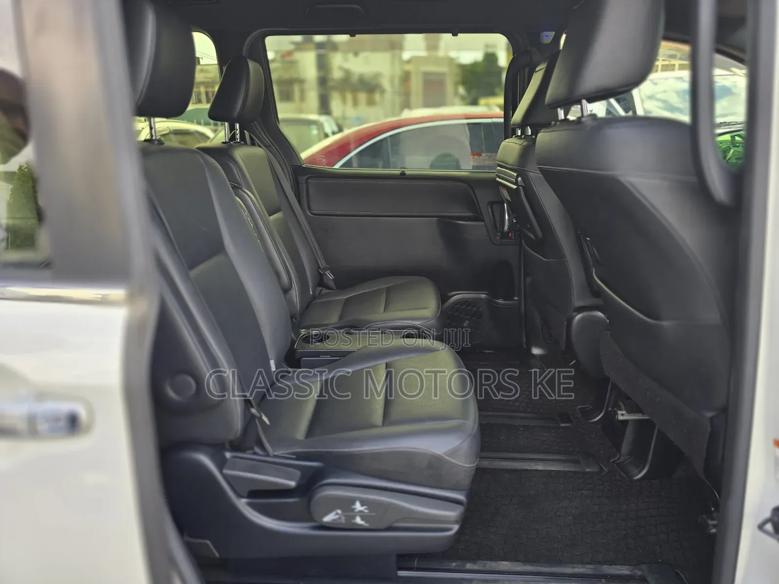 Toyota Esquire 2.0 FWD (7 seater) 2019 White