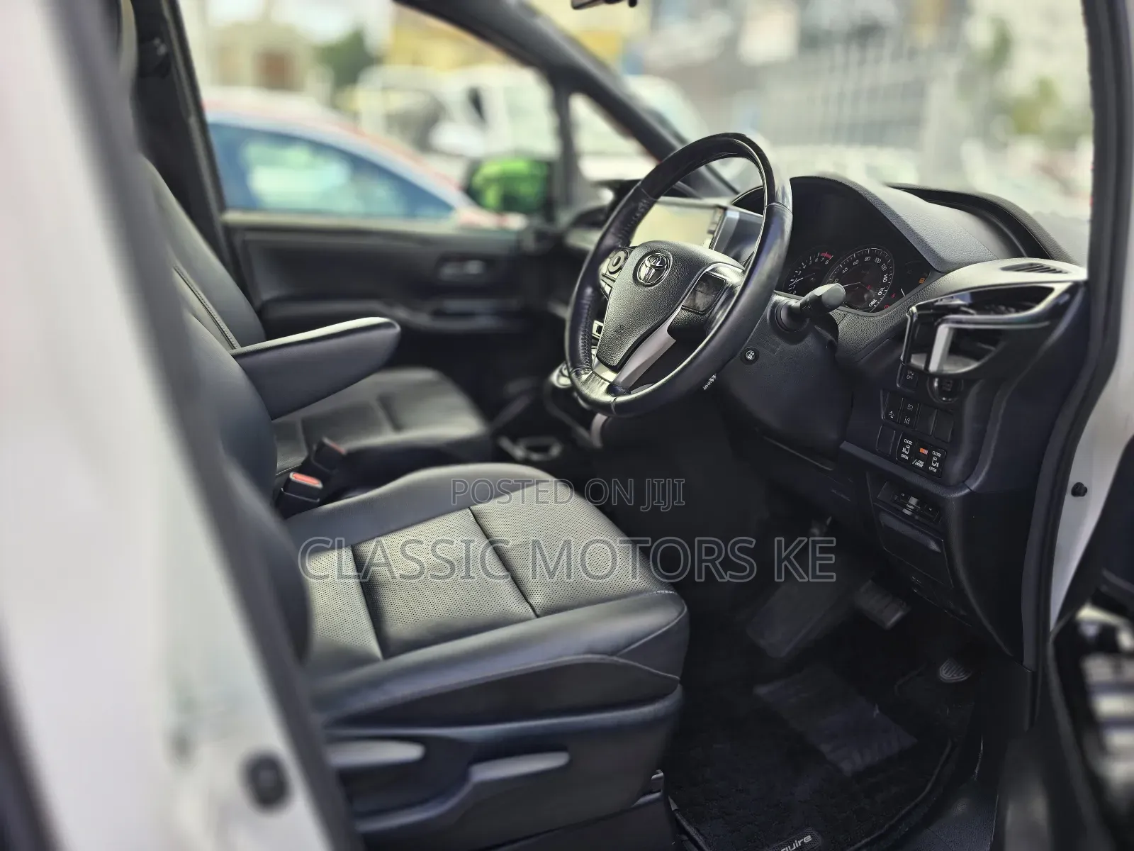 Toyota Esquire 2.0 FWD (7 seater) 2019 White