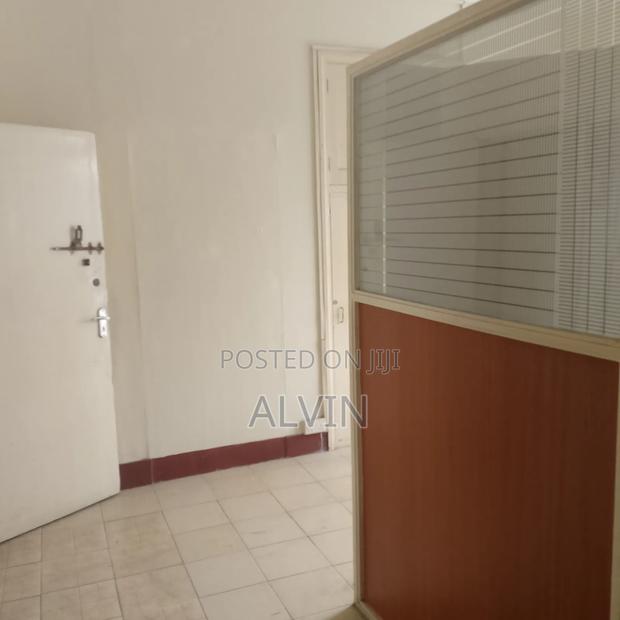 Office Moi Ave - thumbnail 4