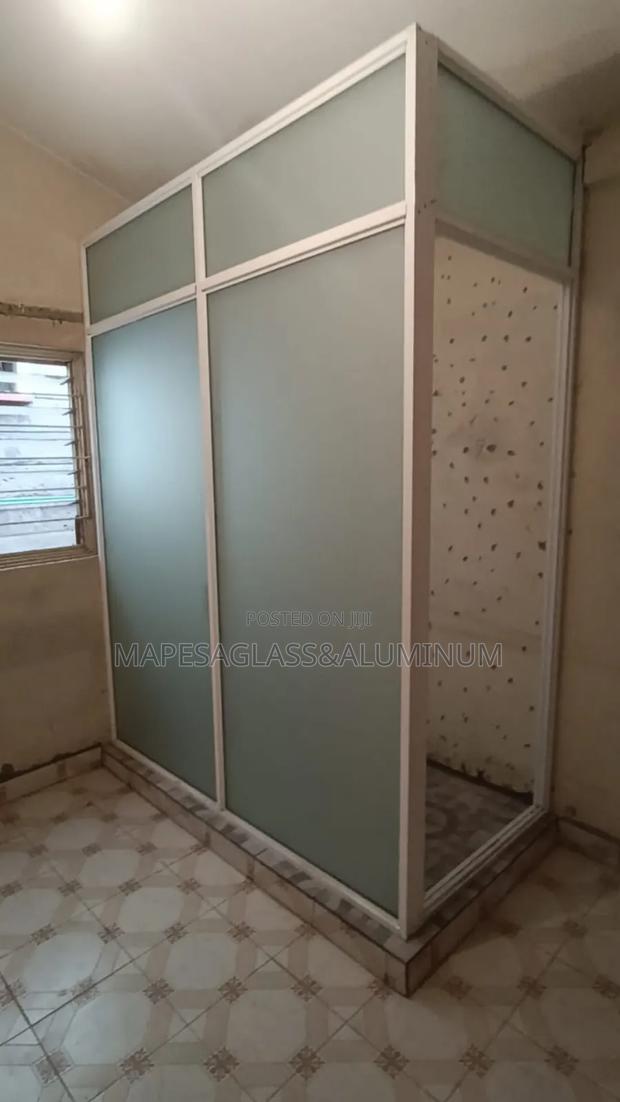 Bathroom Sliding Door - thumbnail 3
