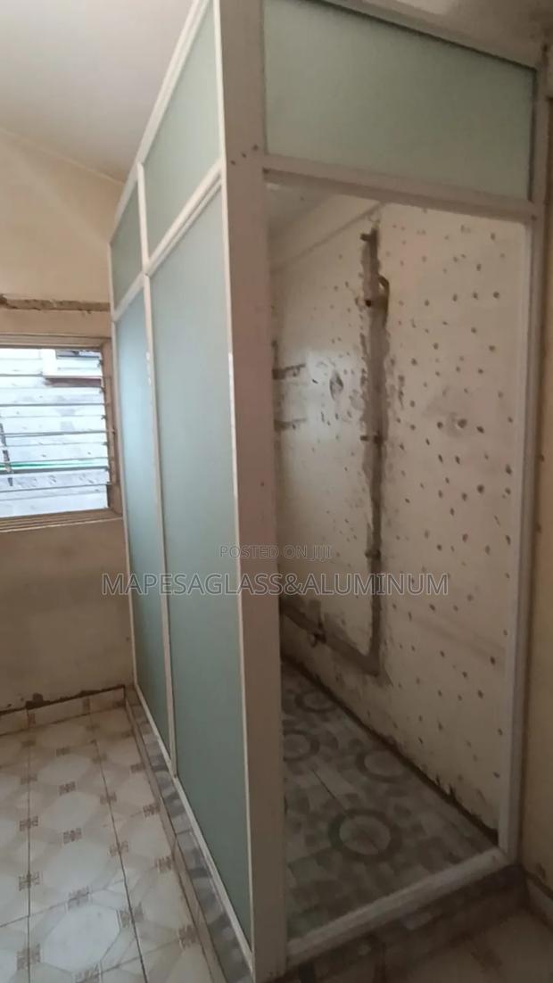 Bathroom Sliding Door - thumbnail 4