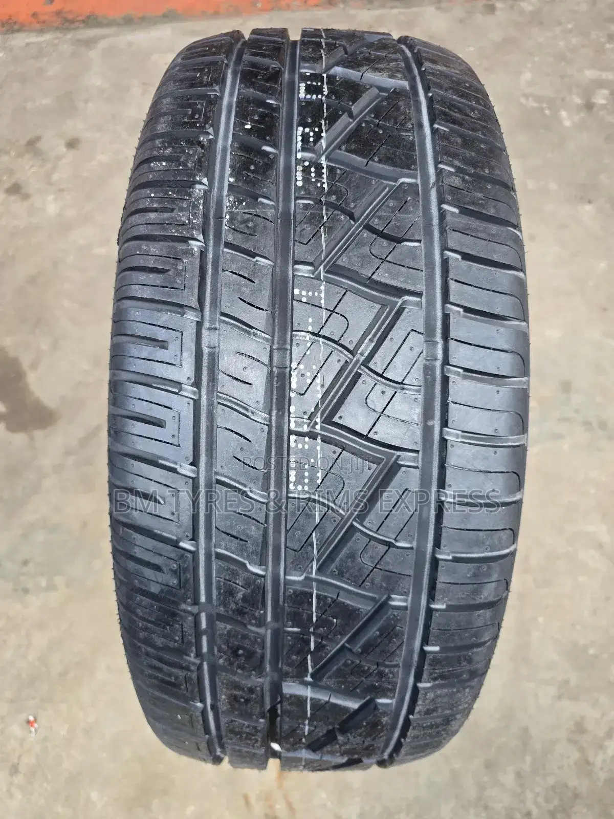 275 /55 R17 Maxxis.
