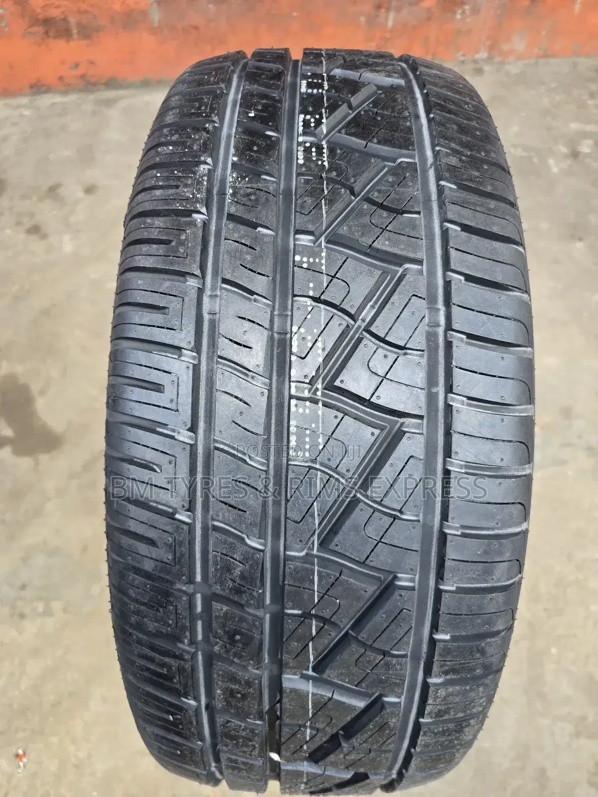 275 /55 R17 Maxxis.