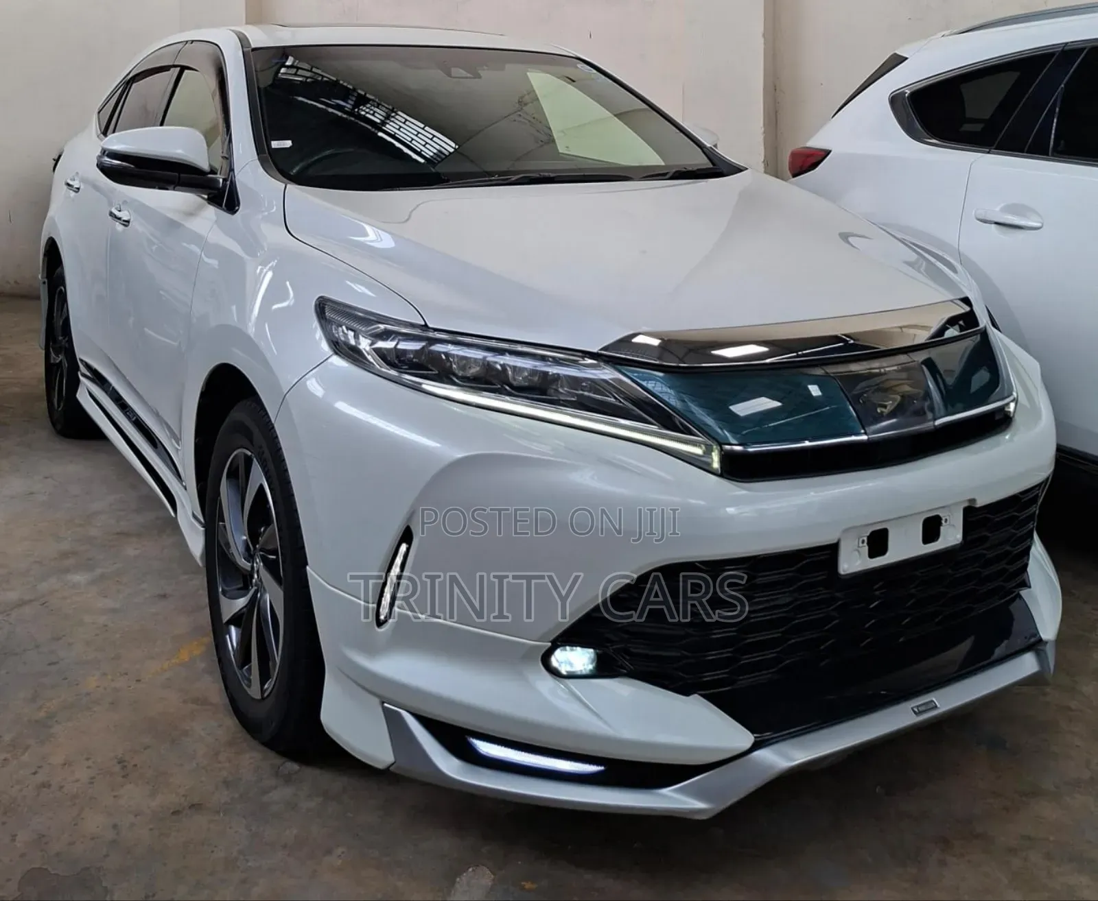 Toyota Harrier 2.0 Turbo 2019 White