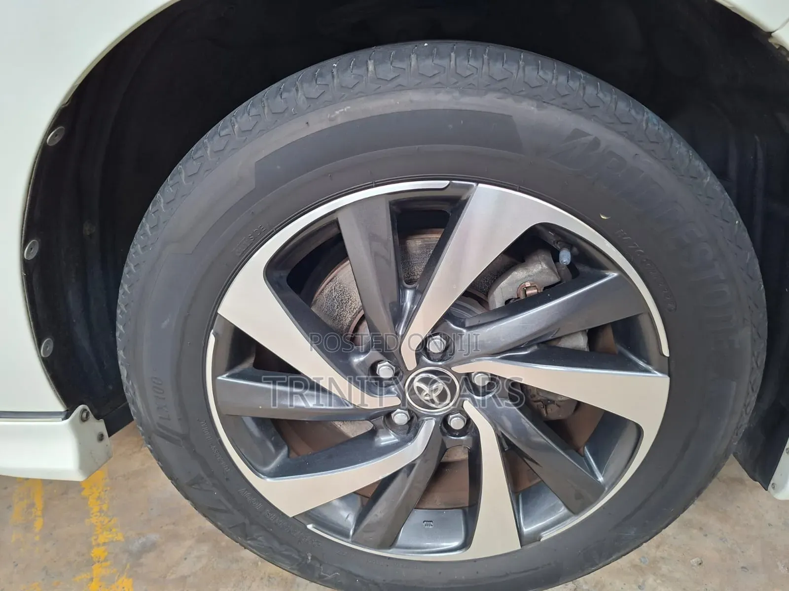 Toyota Harrier 2.0 Turbo 2019 White