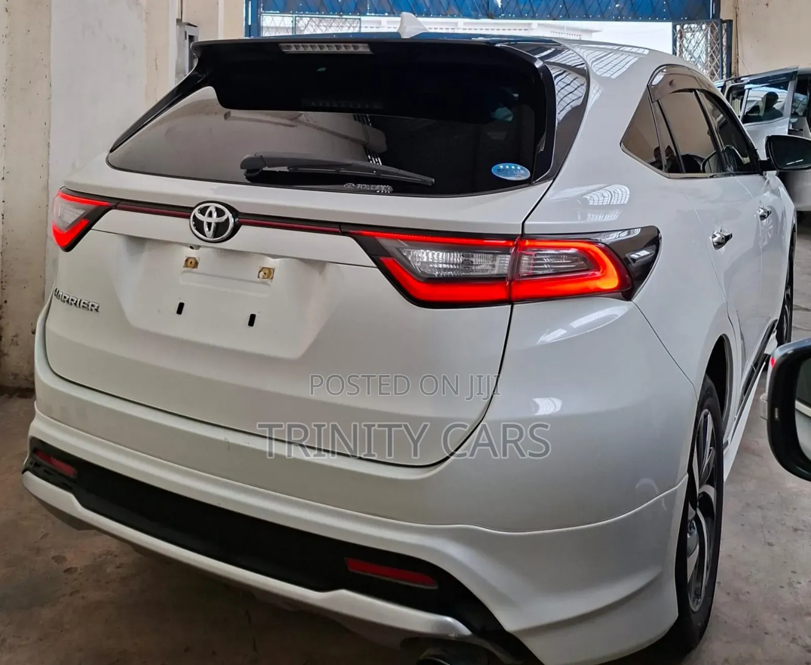 Toyota Harrier 2.0 Turbo 2019 White