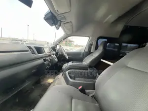 Toyota Grand HiAce 2019 Blue