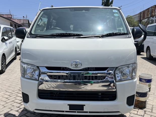 Toyota Regius 2019 Beige