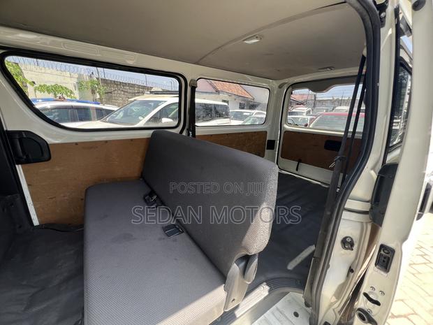 Toyota Regius 2019 Beige - thumbnail 4