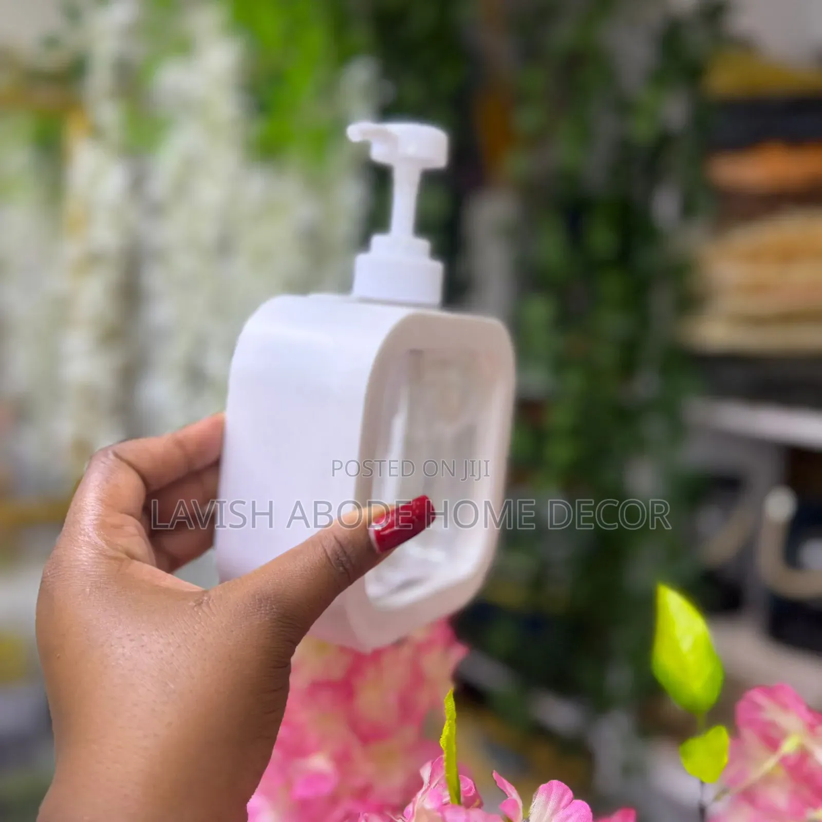 White Luxurious Soap Dispenser