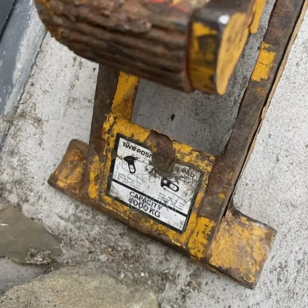 Alligator Hydraulic Jack.