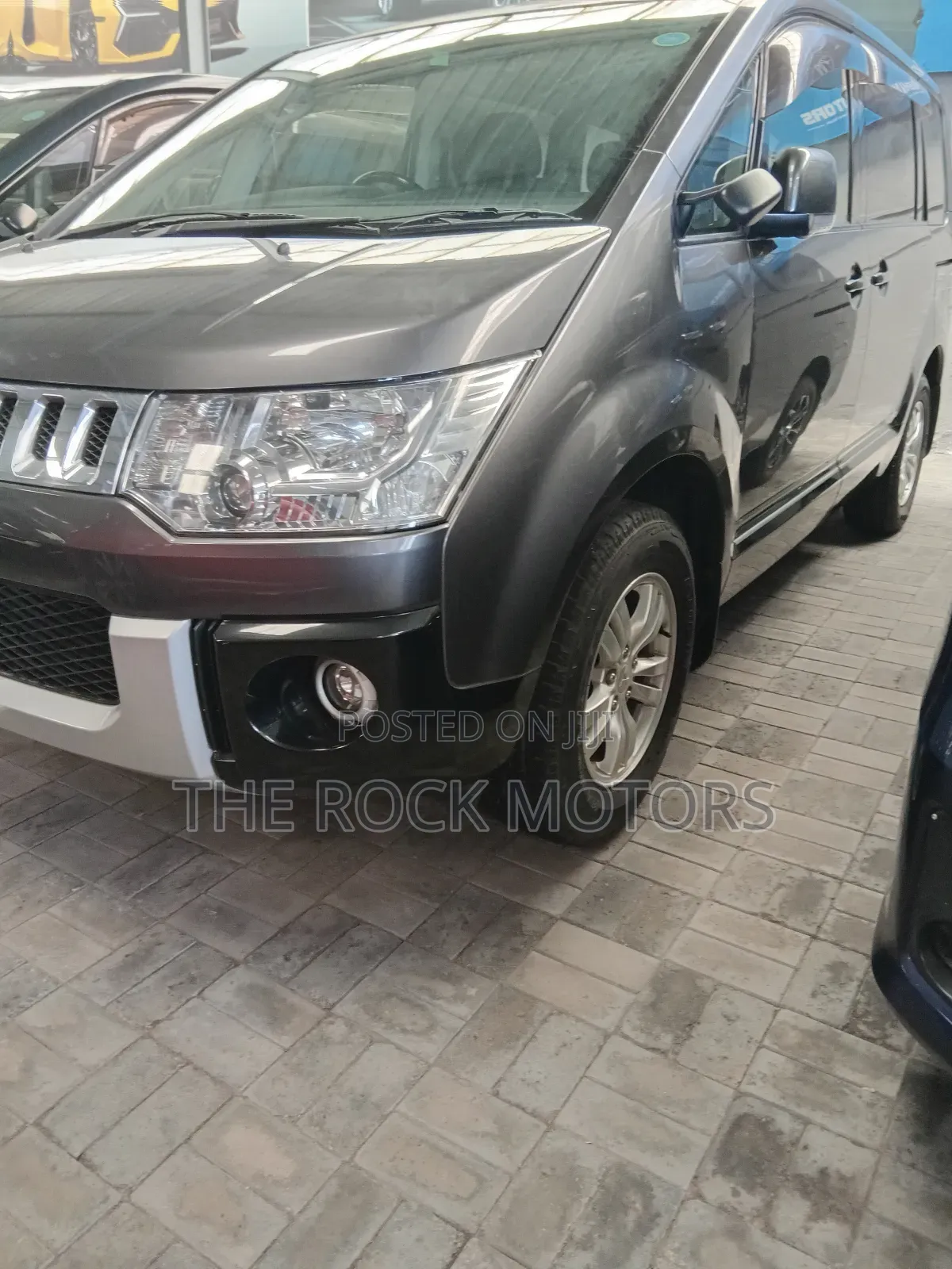 Mitsubishi Delica 2018 Silver