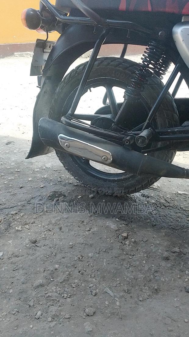 Bajaj Boxer 125 2025 Red - thumbnail 4