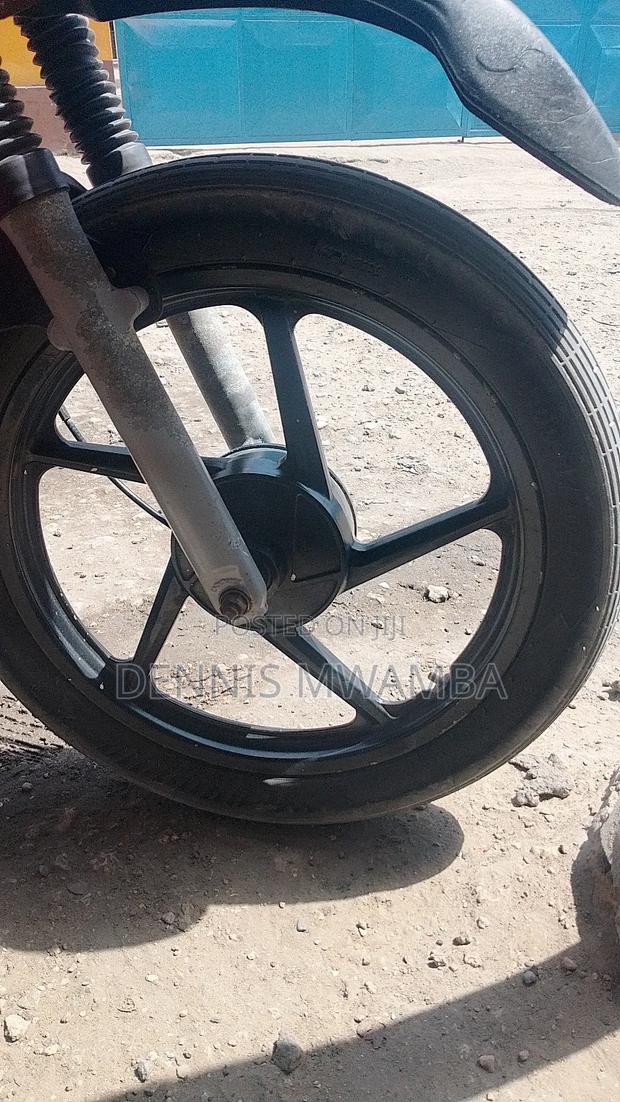 Bajaj Boxer 125 2025 Red - thumbnail 5