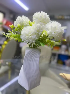 Unbreakable Vase With Flowers