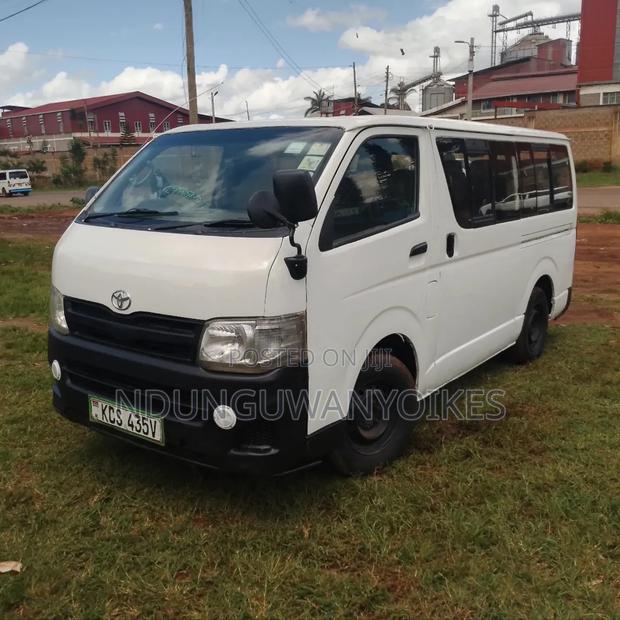 Toyota HiAce 2011 White