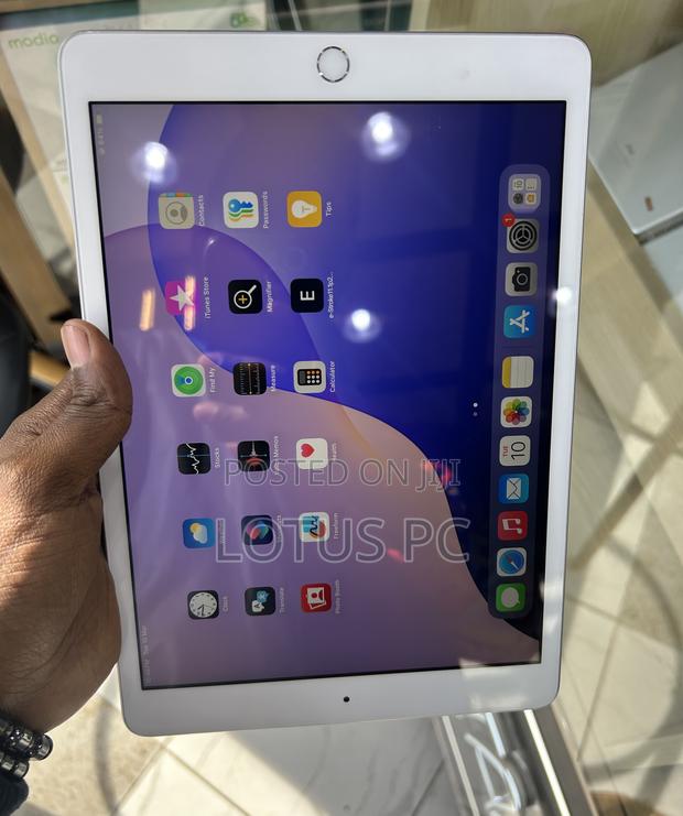 Apple iPad 10.2 (2019) 32 GB Silver - main view