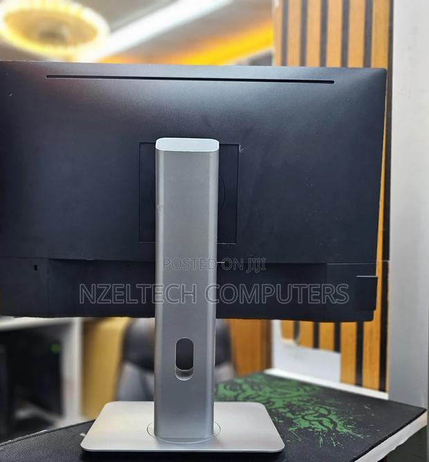Dell P2217 22 Inch 
Hdmi, Dp Vga 
Adjustable Stand - thumbnail 5