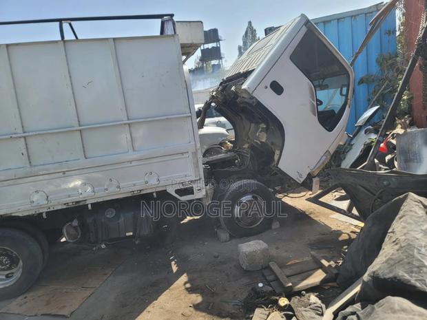 Isuzu Elf Truck - thumbnail 3