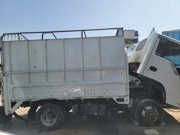 Isuzu Elf Truck - thumbnail 4
