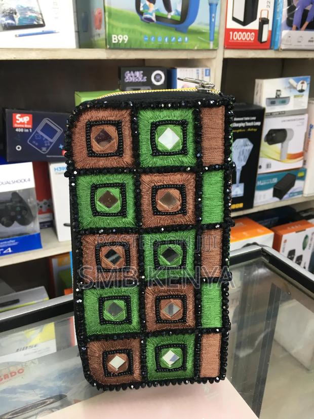 Women's Beads Hand Clutch - thumbnail 2