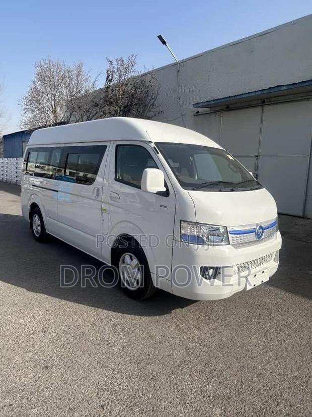 New Bus 2025 White - thumbnail 2