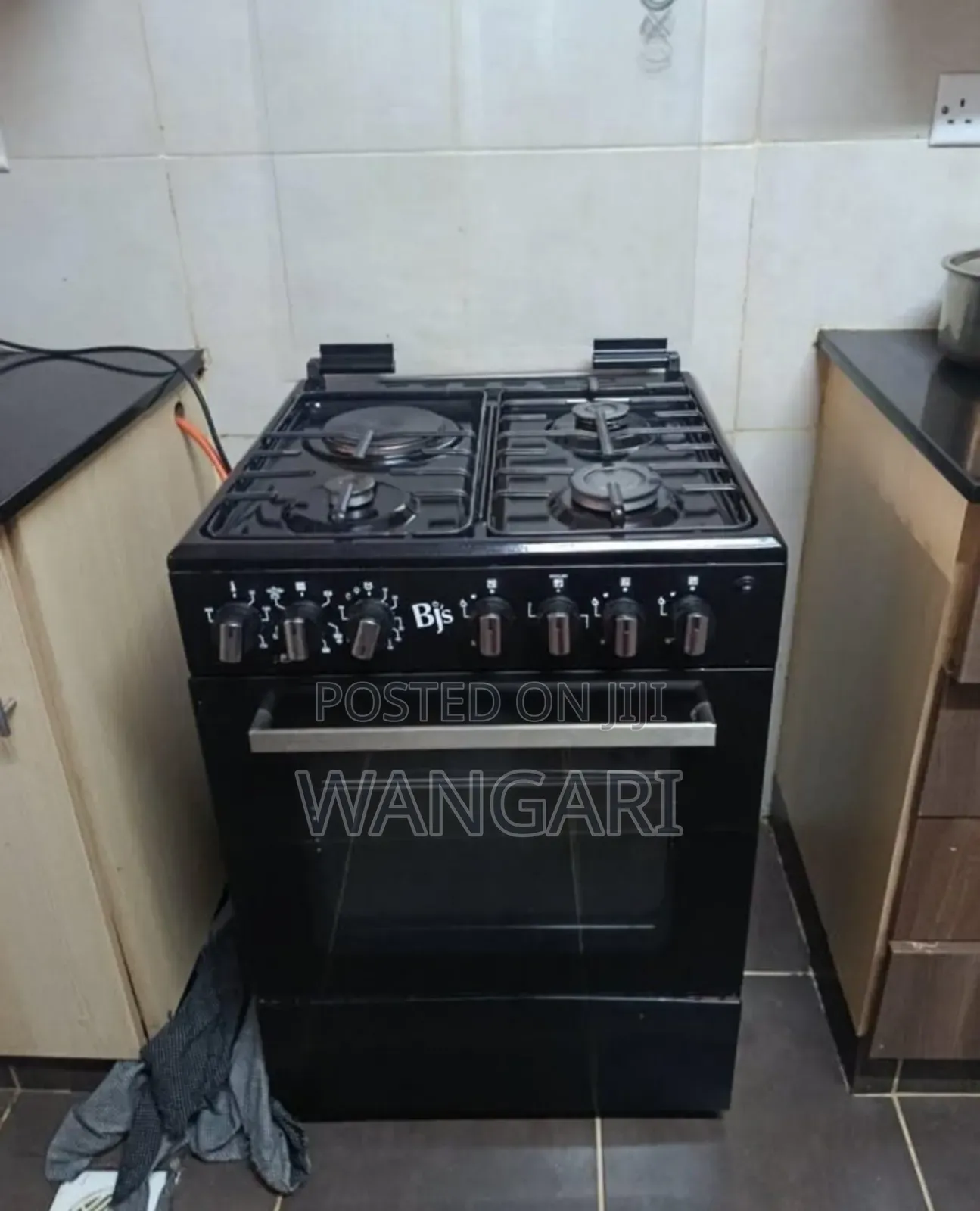 60 by 60 Standing 3 Gas +1 Hotplate Cooker With Storage Compartment