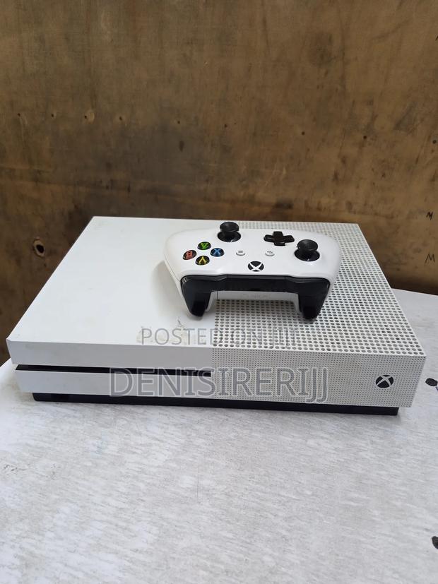 Xbox One S – 500gb. 1wireless Controller - main view
