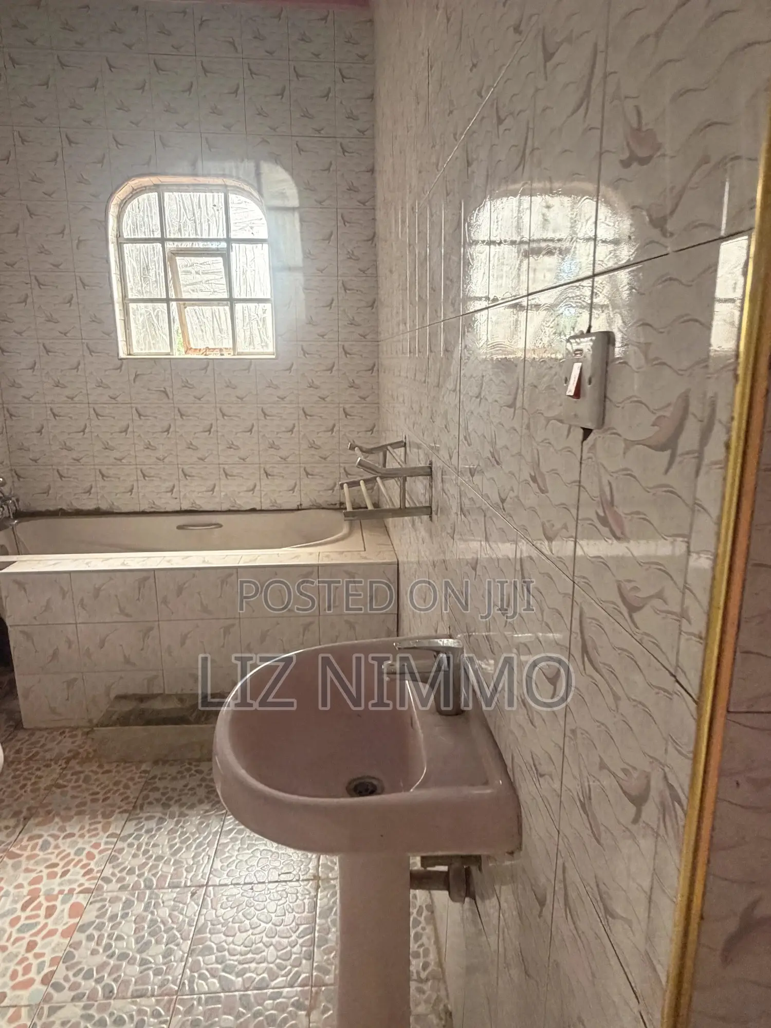 7bdrm Mansion in Kimbo for rent