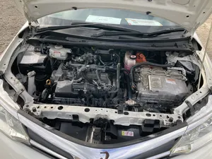 Toyota Corolla Fielder 1.5 Hybrid FWD 2019 White