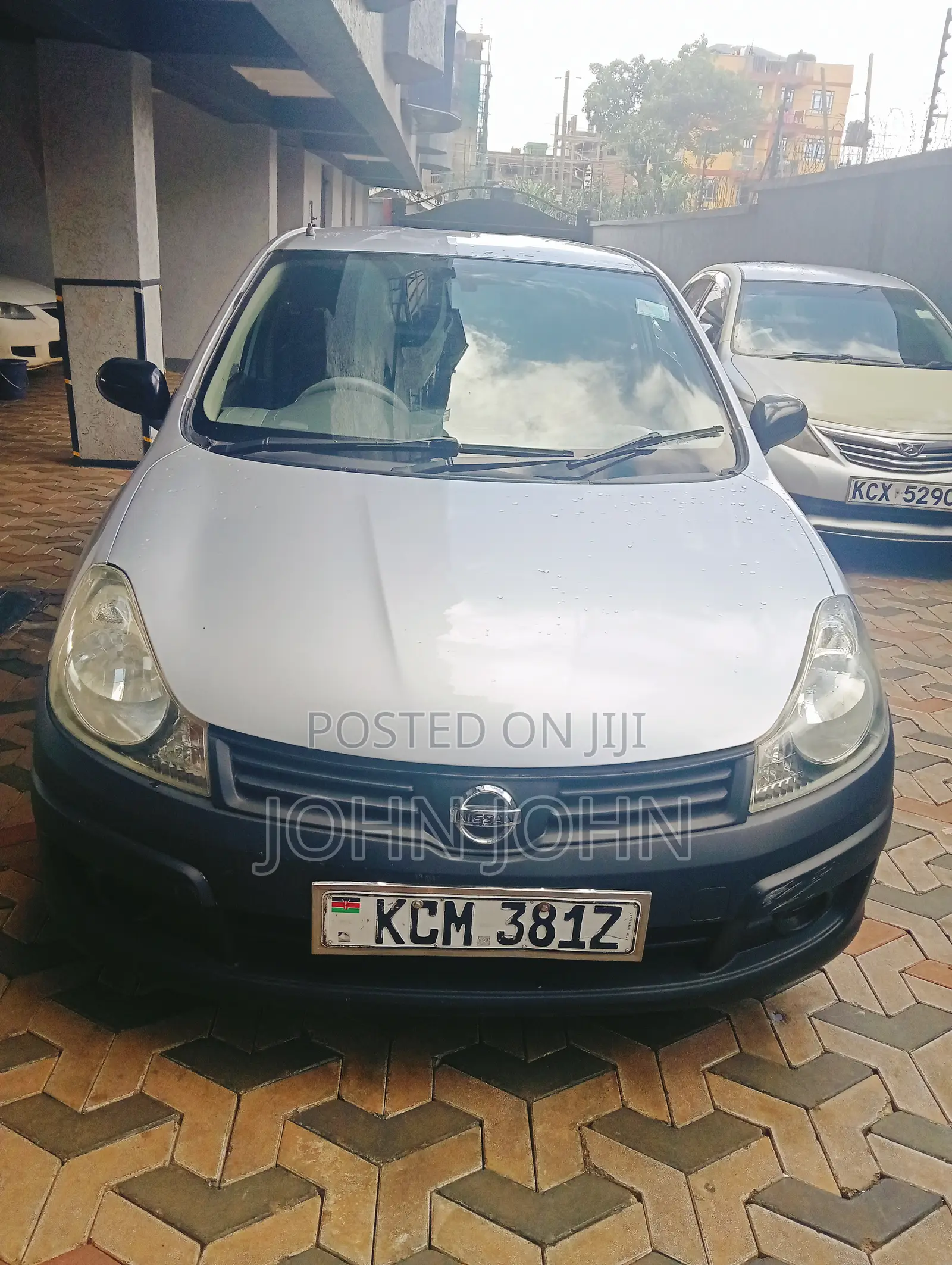 Nissan Advan 2010 Silver