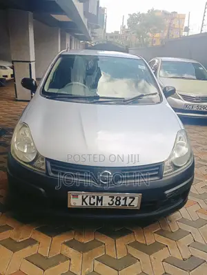 Nissan Advan 2010 Silver