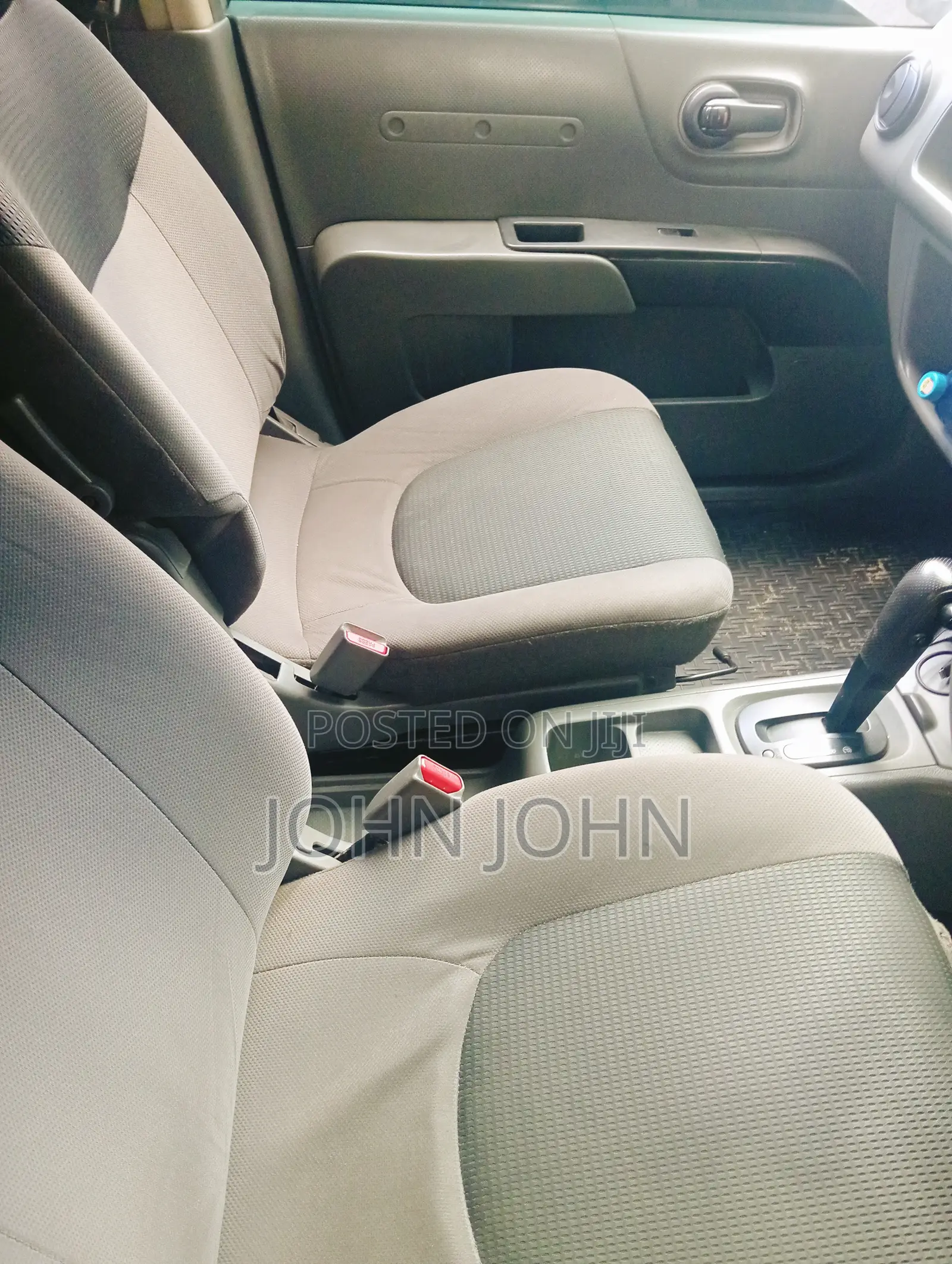 Nissan Advan 2010 Silver