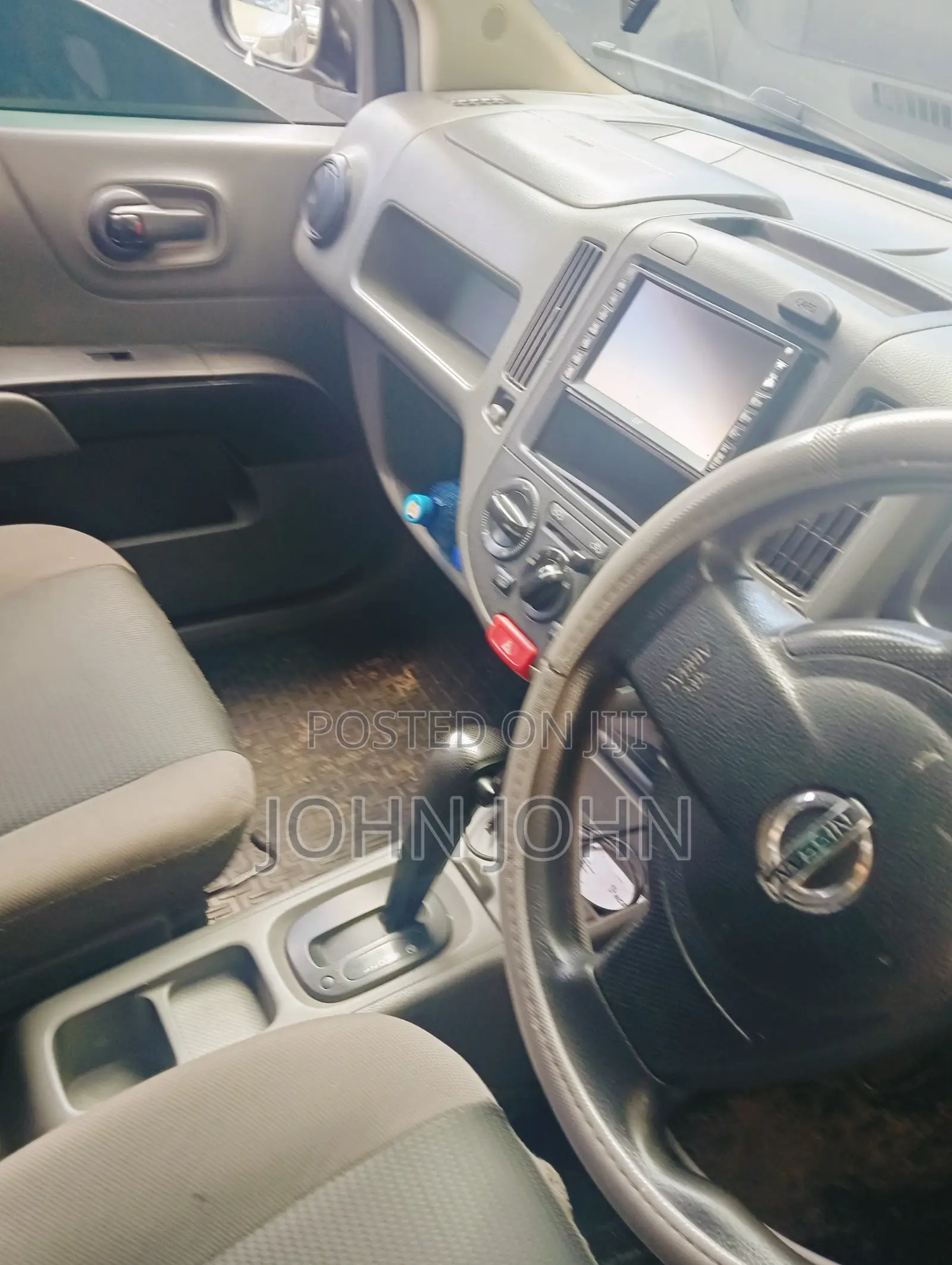 Nissan Advan 2010 Silver