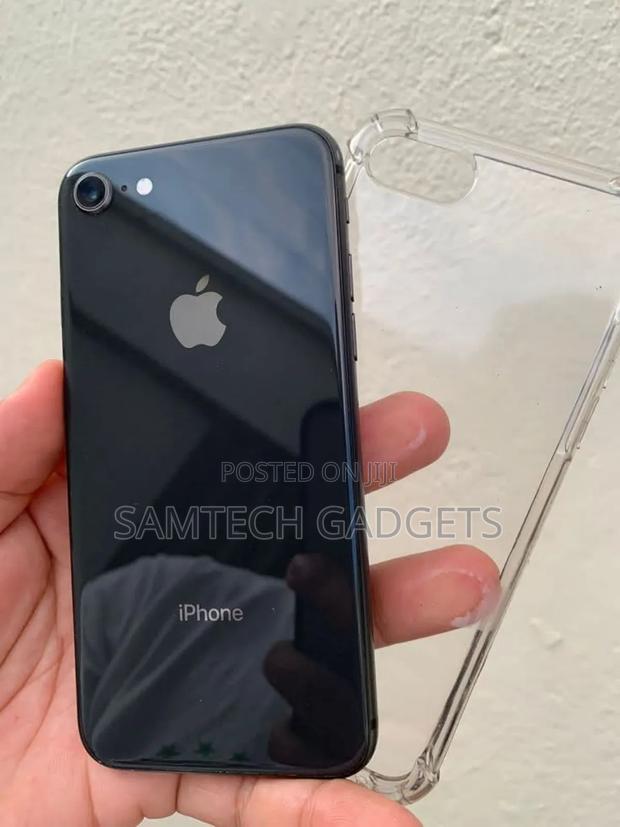 Apple iPhone 8 64 GB Black - main view