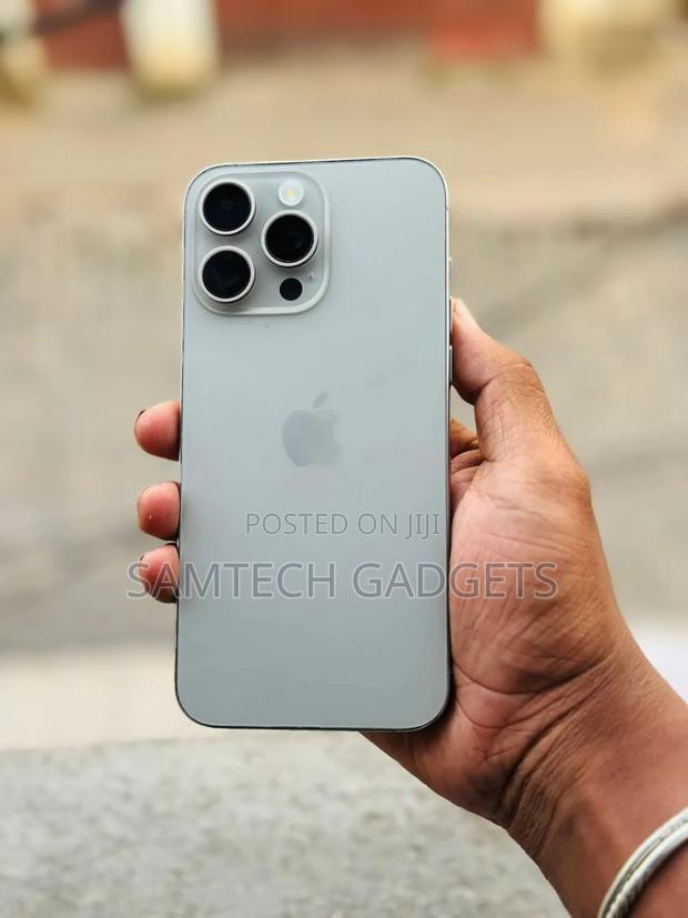 Apple iPhone 15 Pro Max 256 GB Gray - thumbnail 3