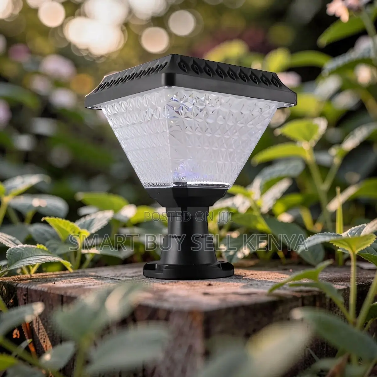 Solar Garden Post Light With Elegant Diamond Shade