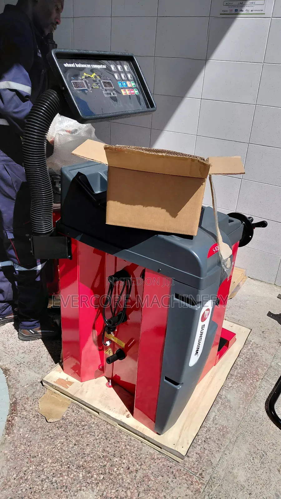 Commercial Wheel Balancer Machine S828 With Computer.