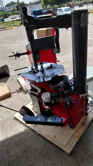 Commercial Tyre Changer Machine With Upto 28inch Rim Size. - thumbnail 2