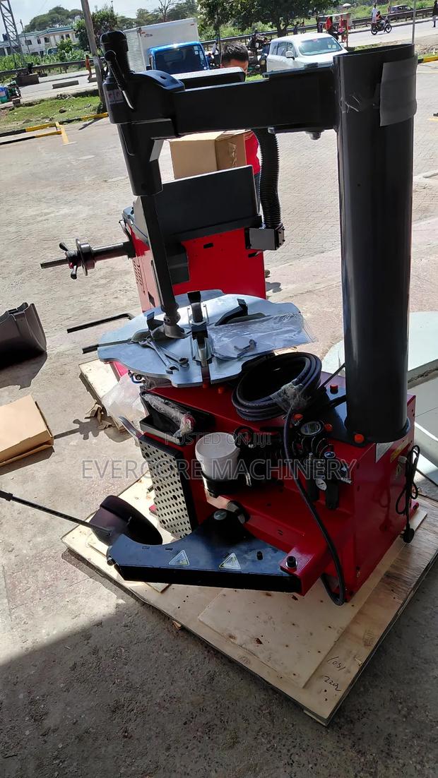 Commercial Tyre Changer Machine With Upto 28inch Rim Size. - main view