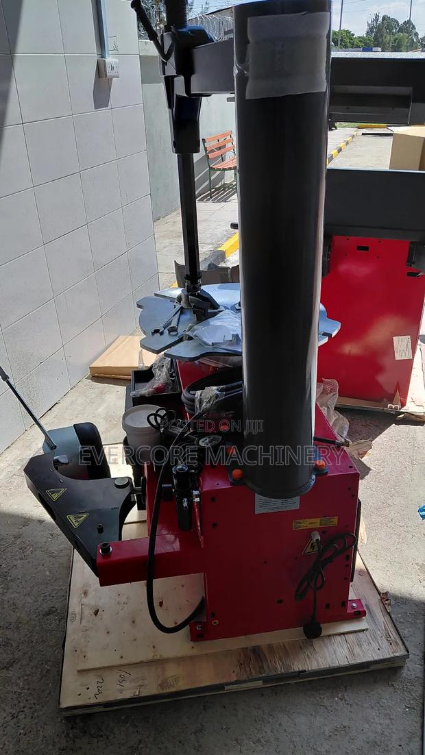 Commercial Tyre Changer Machine With Upto 28inch Rim Size. - thumbnail 3