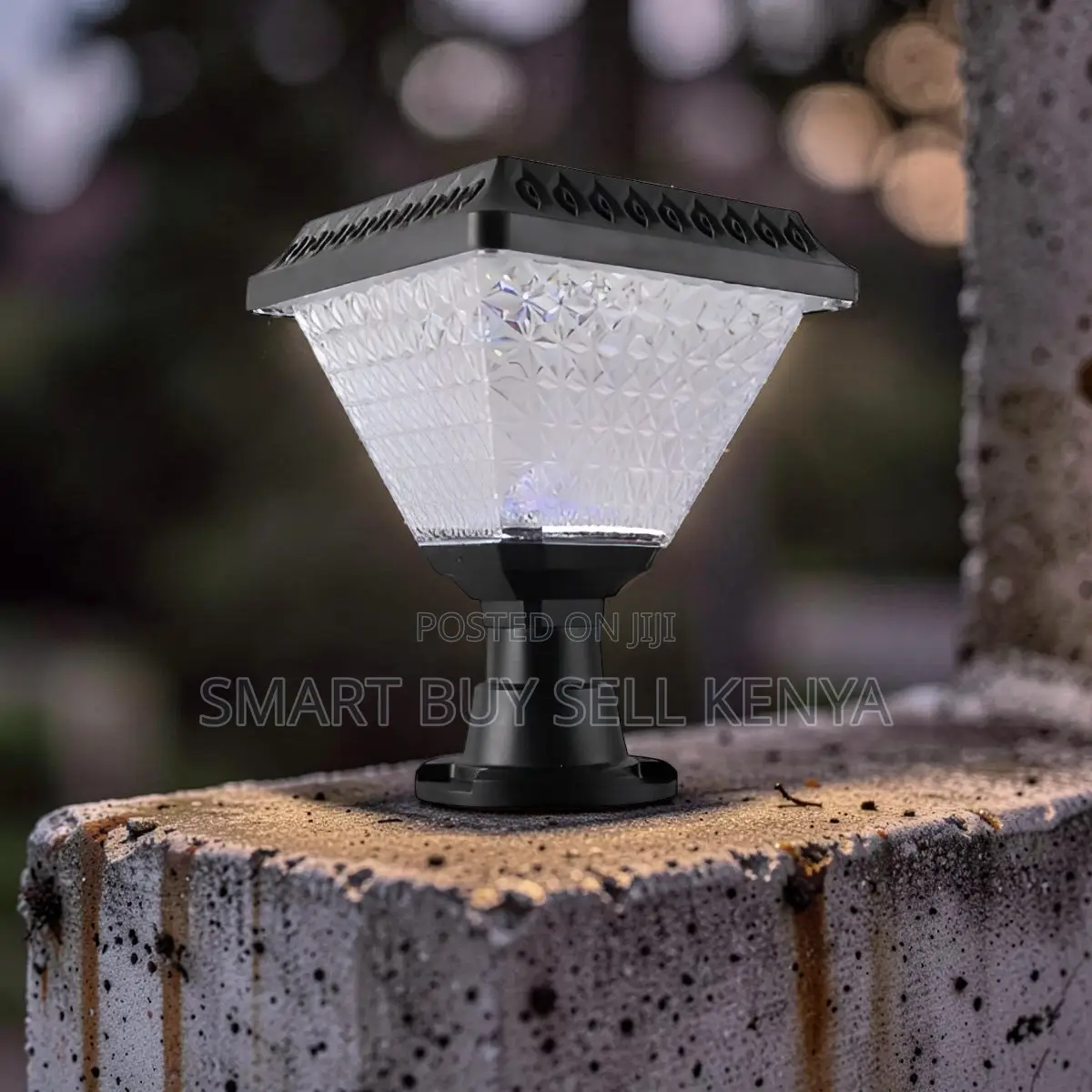 Outdoor Solar Garden Post Light With Diamond Cut Cover