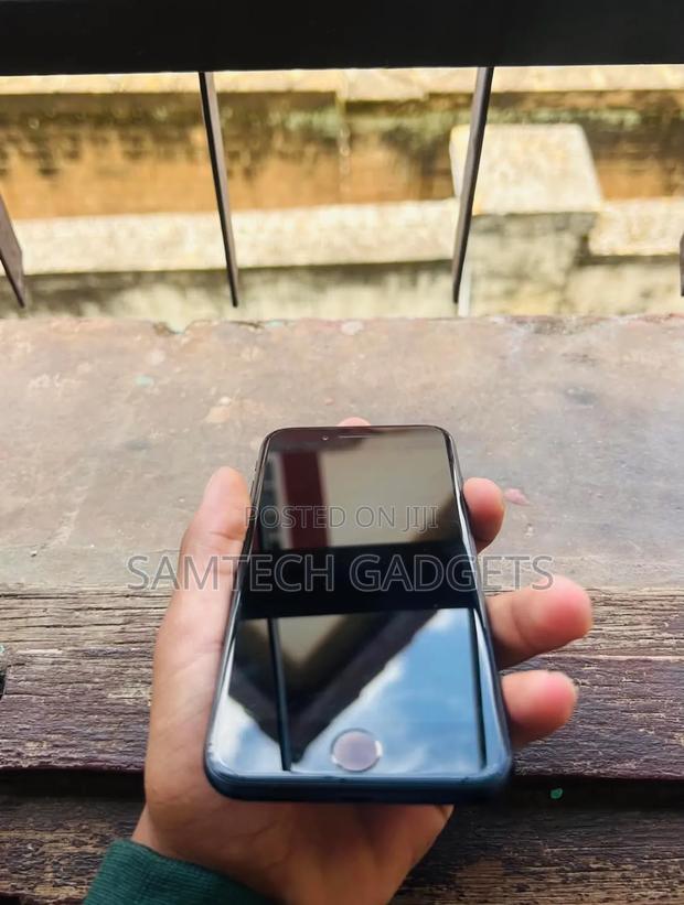 Apple iPhone 7 128 GB Black - thumbnail 3