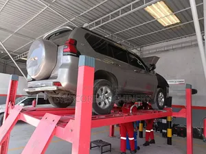 Commercial 4 Post Carlift Machine 4tonne Lifting Capacity.