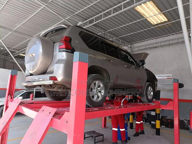 Commercial 4 Post Carlift Machine 4tonne Lifting Capacity.